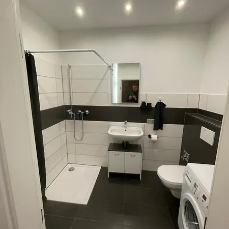Modernes 2-room Mit Terrasse 菲林根-施文宁根