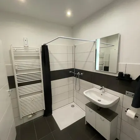 公寓 Modernes 2-room Mit Terrasse 菲林根-施文宁根