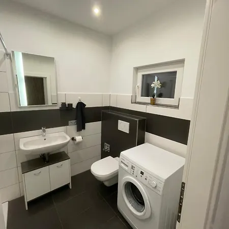 Modernes 2-room Mit Terrasse 菲林根-施文宁根