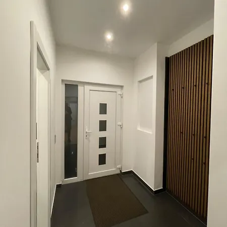Modernes 2-room Mit Terrasse 빌린겐슈베닝겐