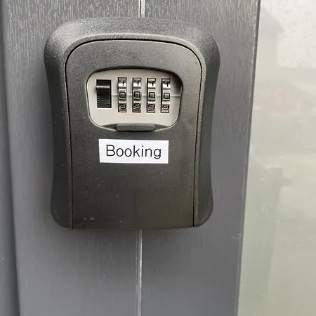 Modernes 2-room Mit Terrasse 아파트