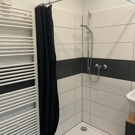 Modernes 2-room Mit Terrasse * 菲林根-施文宁根